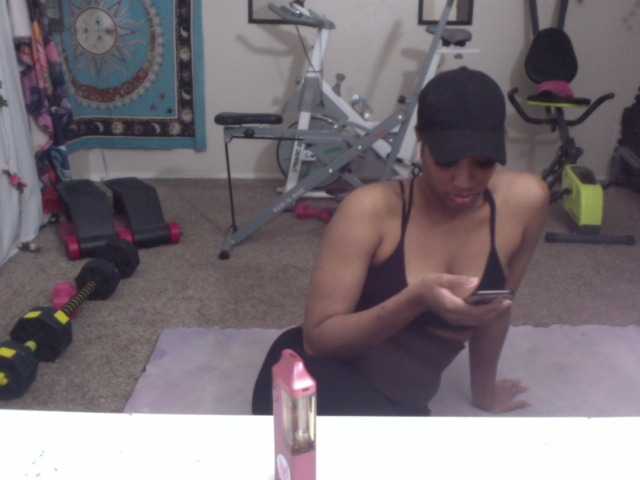 AdviceColumn's BongaCams show and profile