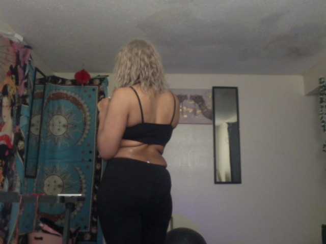 AdviceColumn's BongaCams show and profile