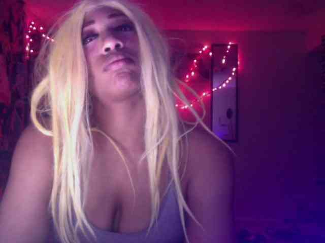 AdviceColumn Live Webcam on BongaCams