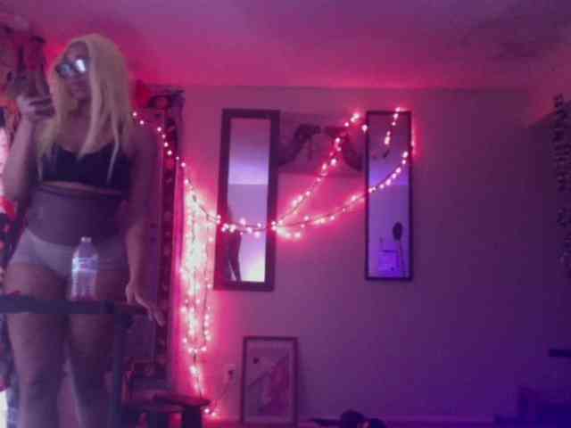 AdviceColumn Live Webcam on BongaCams