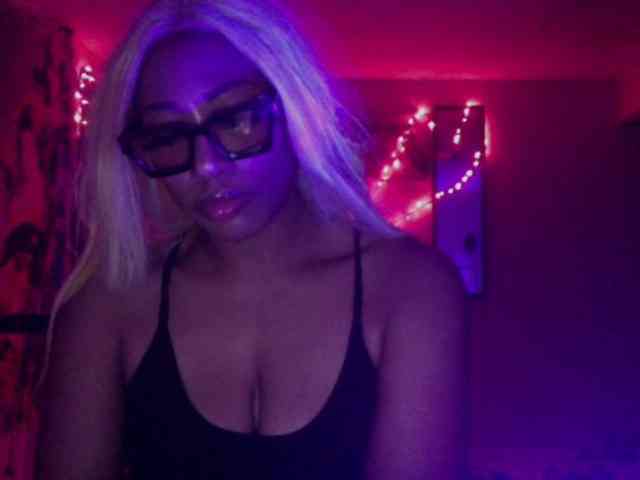 AdviceColumn Live Webcam on BongaCams