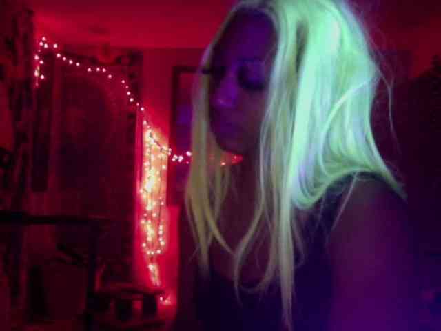 AdviceColumn Live Webcam on BongaCams