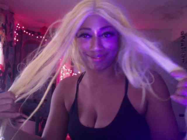 AdviceColumn Live Webcam on BongaCams