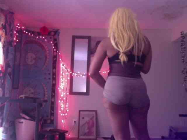 AdviceColumn Live Webcam on BongaCams