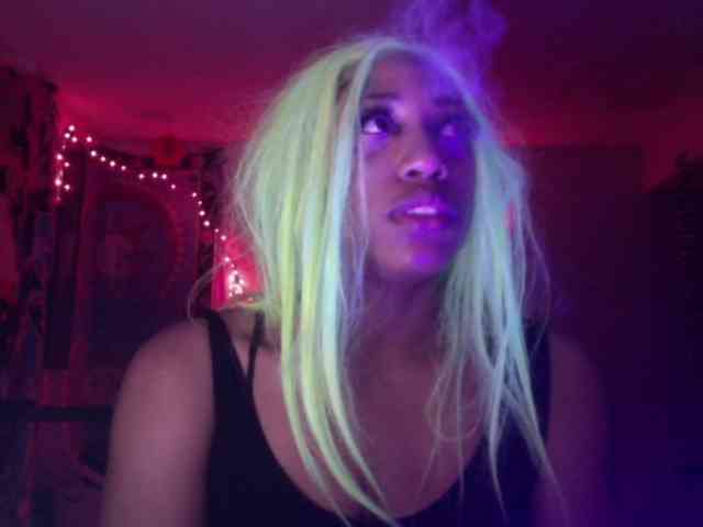 AdviceColumn Live Webcam on BongaCams