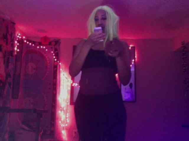 AdviceColumn Live Webcam on BongaCams