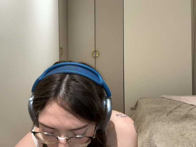 KellyyBeryy's BongaCams show and profile