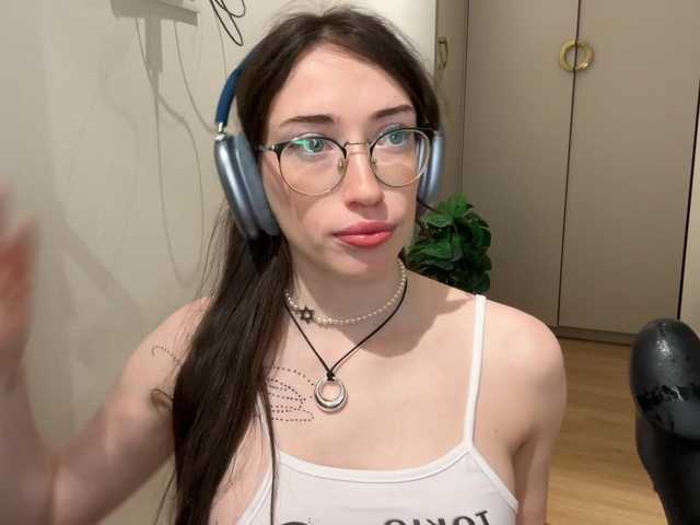 KellyyBeryy's BongaCams show and profile