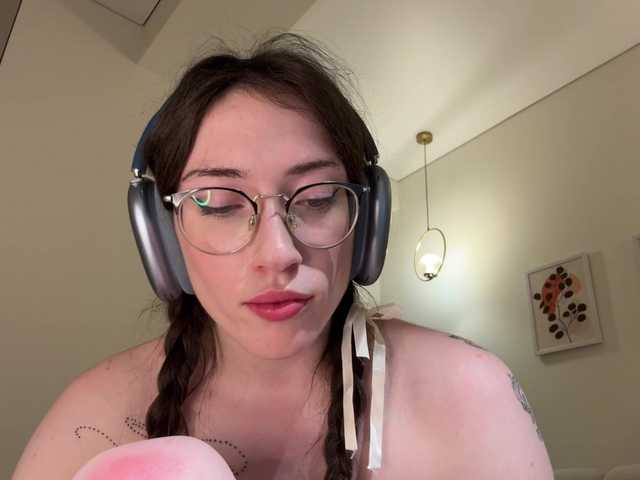 go to chat with KellyyBeryy