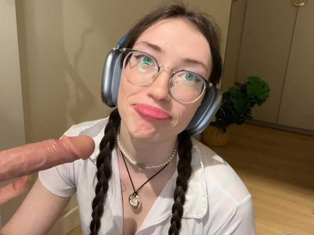 KellyyBeryy's BongaCams show and profile