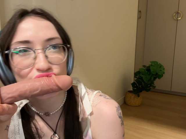 KellyyBeryy's BongaCams show and profile