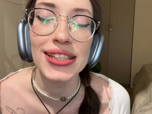 KellyyBeryy's BongaCams show and profile