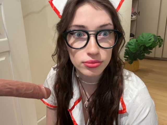 KellyyBeryy's BongaCams show and profile