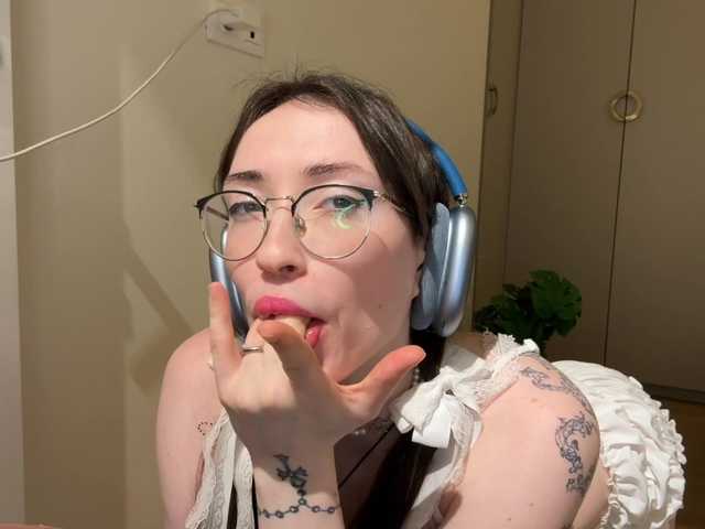 KellyyBeryy's BongaCams show and profile