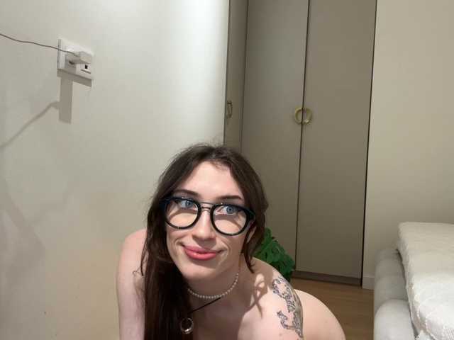 KellyyBeryy's BongaCams show and profile