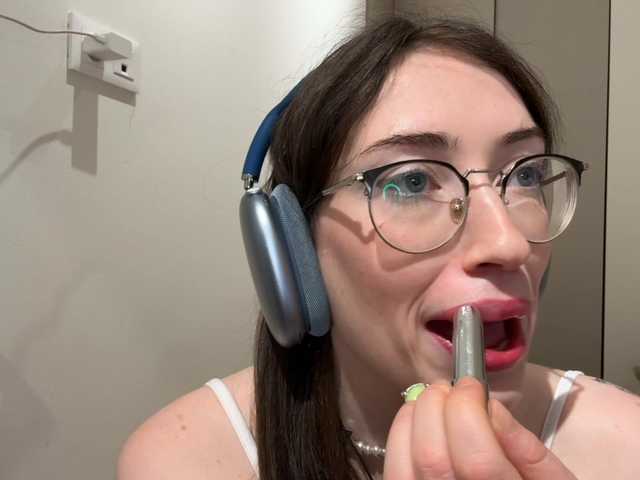 KellyyBeryy broadcasting live