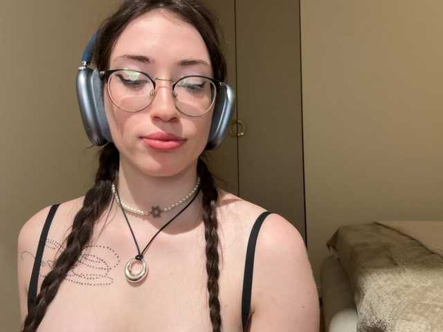KellyyBeryy's BongaCams show and profile