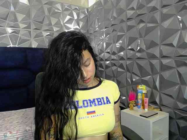 daila51 Live Webcam on BongaCams