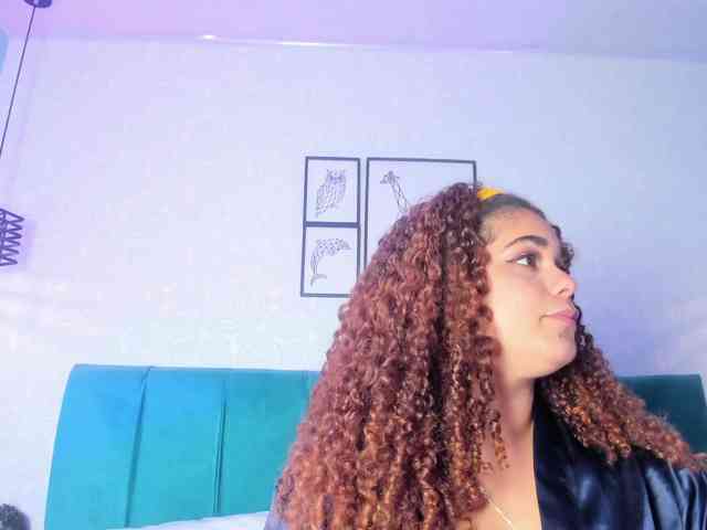 ninna-curly webcam