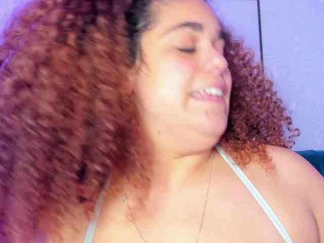ninna-curly webcam