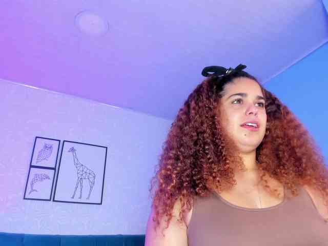 ninna-curly webcam