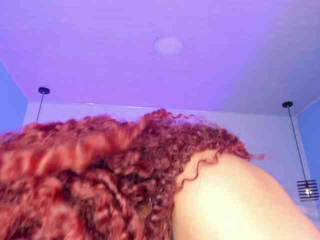 ninna-curly webcam