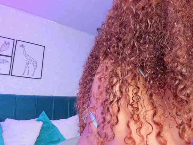 ninna-curly webcam