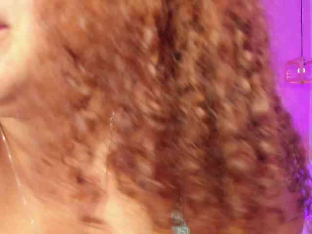 ninna-curly webcam