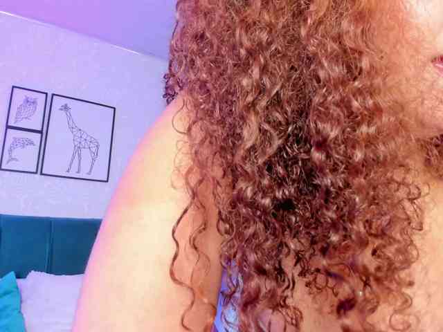 ninna-curly webcam