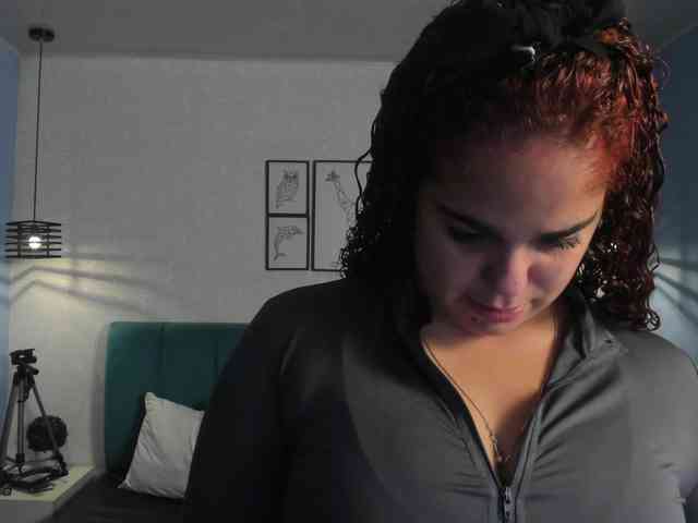 ninna-curly webcam