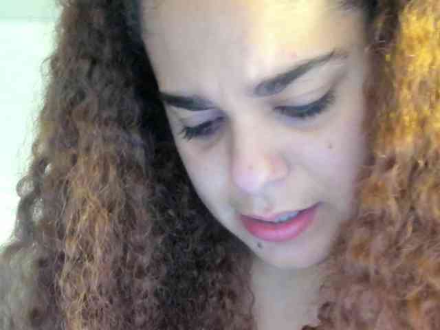 ninna-curly webcam