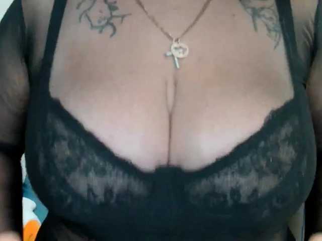 Leilabeayte24's BongaCams show and profile