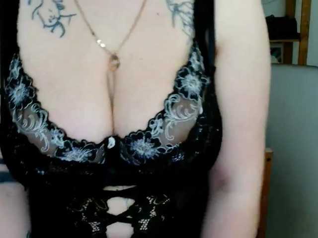 Leilabeayte24's BongaCams show and profile