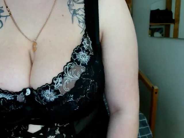 Leilabeayte24's BongaCams show and profile