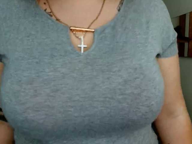 Leilabeayte24's BongaCams show and profile