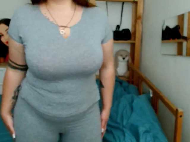 Leilabeayte24's BongaCams show and profile