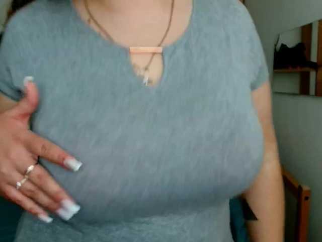 Leilabeayte24's BongaCams show and profile