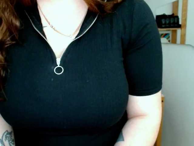 Leilabeayte24's BongaCams show and profile