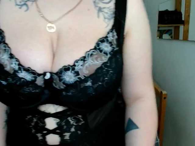 Leilabeayte24's BongaCams show and profile