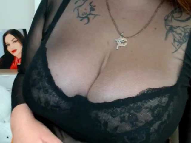 Leilabeayte24's BongaCams show and profile