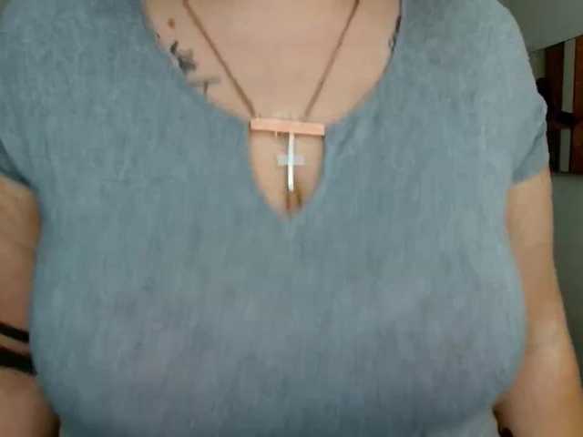 Leilabeayte24's BongaCams show and profile