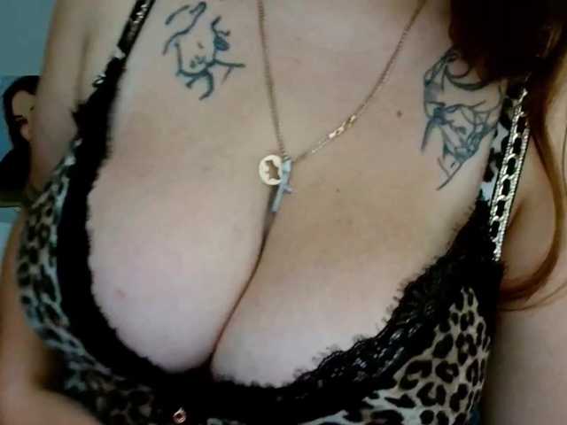 Leilabeayte24's BongaCams show and profile