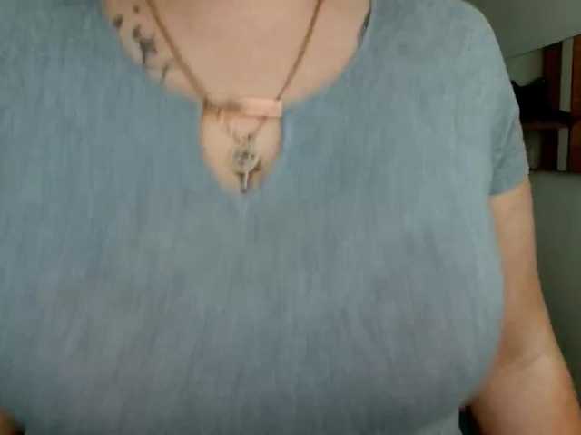 Leilabeayte24's BongaCams show and profile