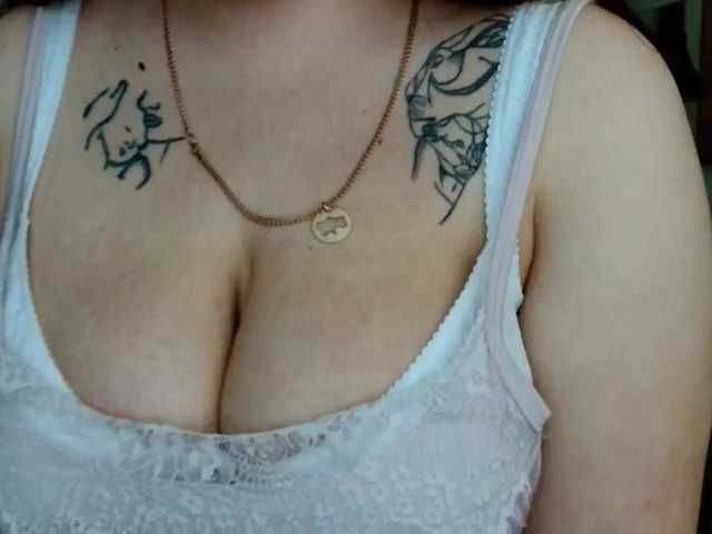 Leilabeayte24's BongaCams show and profile