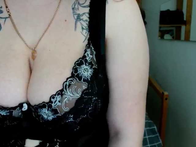 Leilabeayte24's BongaCams show and profile