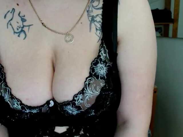 Leilabeayte24's BongaCams show and profile