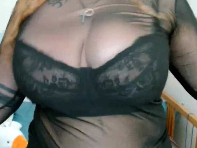 Leilabeayte24's BongaCams show and profile