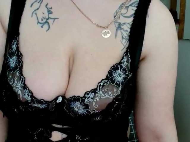 Leilabeayte24's BongaCams show and profile