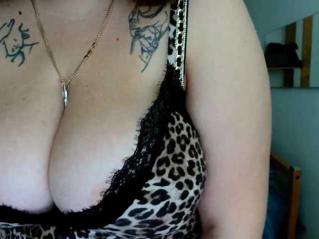 Leilabeayte24's BongaCams show and profile