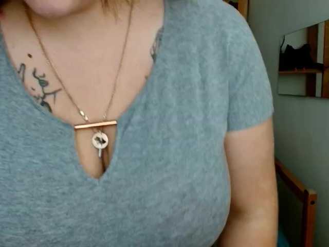 Leilabeayte24 live cam profile